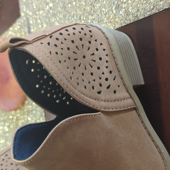 Tan Ankle Booties Boots - Picture 2 of 3